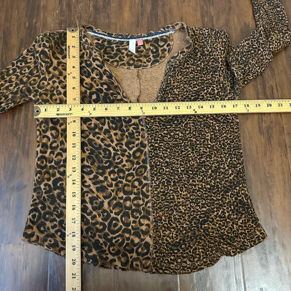 PILCRO ANTHROPOLOGIE Leopard Print Top Brown Waffle Knit Split-Neck - Picture 10 of 10